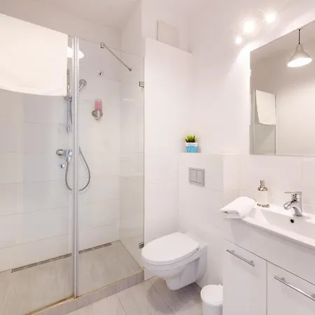 Night Rondo Daszynskiego Varsovie